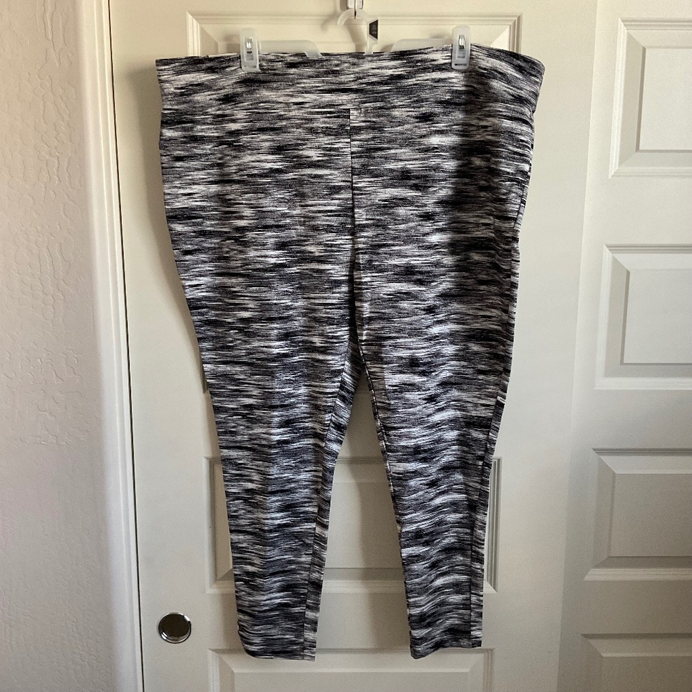 Terra & Sky Space Dye‎ High Rise Fitted Leggings - Black/White - Size 4X